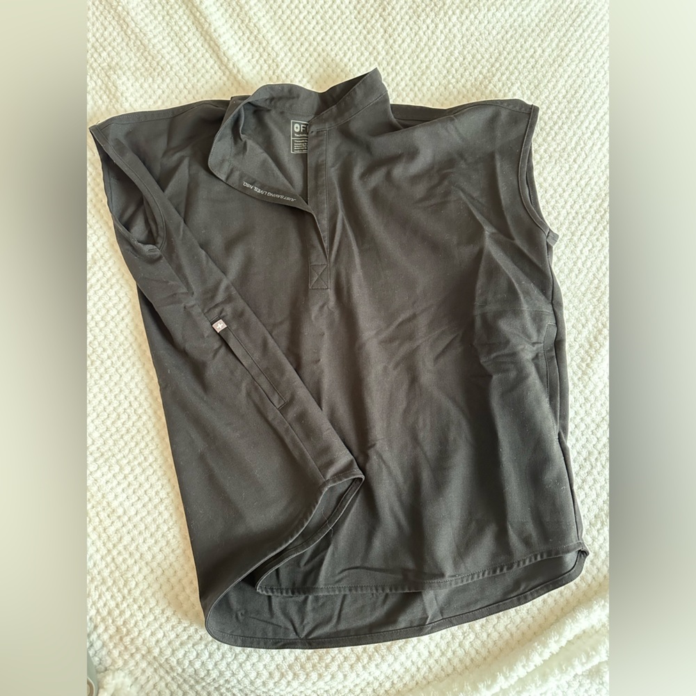 FIGS Rafaela Oversized Scrub Top Women Black